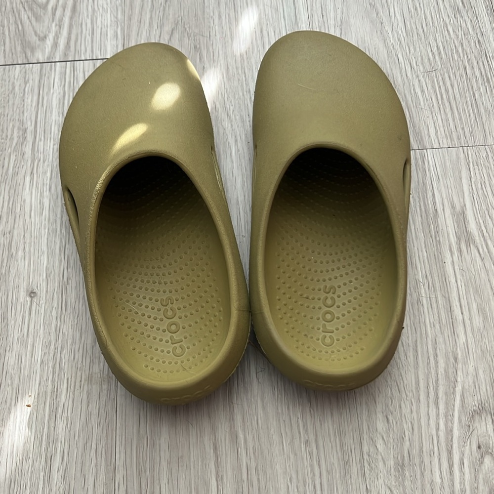 Crocs